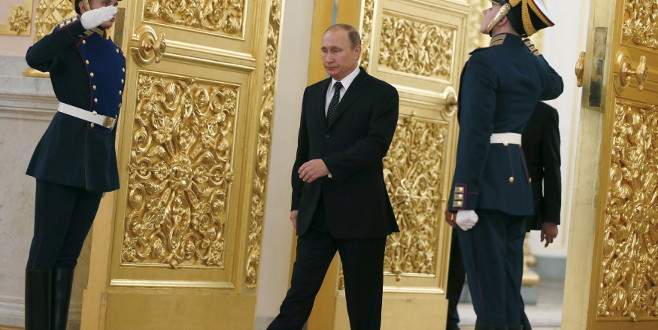 Putin’in yürüyüşündeki sır ortaya çıktı