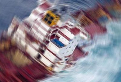 Yük gemisi tankerle çarpıştı