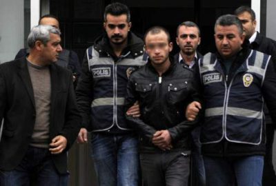 Genç kıza art arda 2 araç çarpmış!