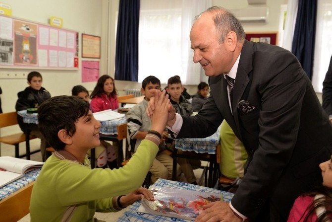 Vali Çakacak, Silifke’de Öğrencilerle Buluştu