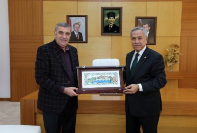 Arınç Büyükşehir Belediyesini Ziyaret Etti