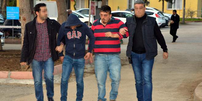 Sosyal medyada tanıştıkları kıza tecavüz ettiler