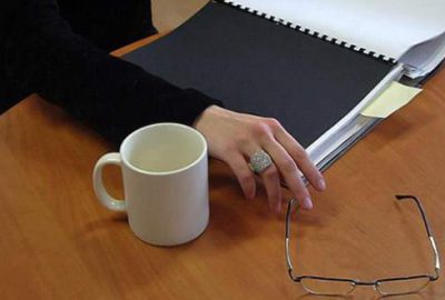 Kadın çalışanın tahsili yüksek ama ücreti düşük