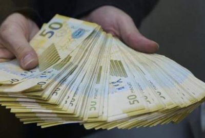 Azerbaycan ikinci kez devalüasyona gitti