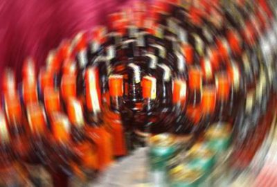 Kaçak içkileri düdüklü tencereye saklamışlar