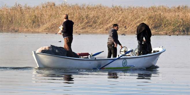 ‘Ekmek elden su gölden’