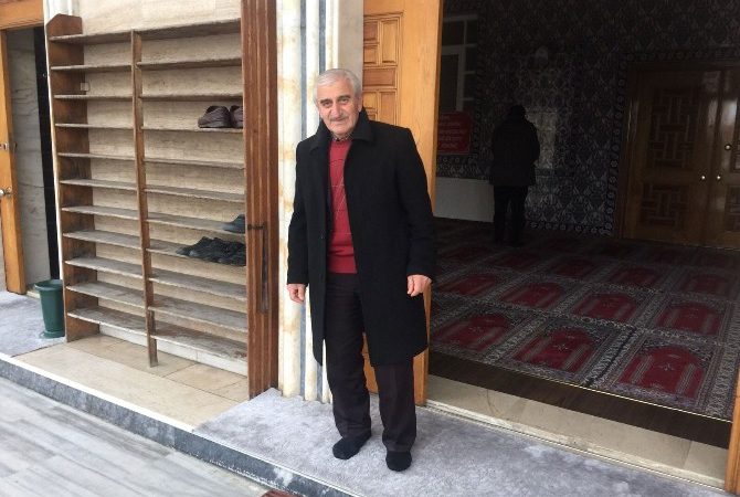 Rize’nin Pazar ilçesindeki Merkez Gülbahar Hatun Camisi’nde öğle namazını kıldıktan