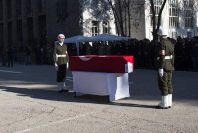 Hastaneden çıkıp şehit arkadaşlarını uğurladılar