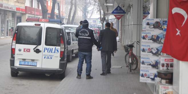 Bursa’da bir gecede 6 işyerini soydular!