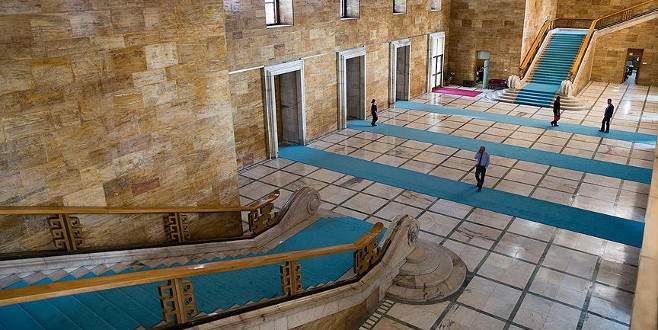 Meclis’in halıları turkuaz mavisi oldu