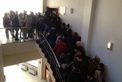 Batmanlılar Kitap Okumak İçin Kuyruğa Giriyor