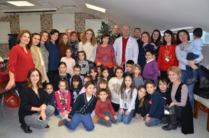 Öğrencilerden Lösemili Çocuklara Yeni Yıl Ziyareti