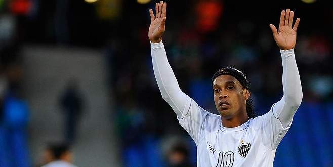 Ronaldinho transferi şaka çıktı