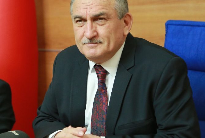 Bolu Belediye Başkanı Alaaddin Yılmaz, belediye bünyesinde çalışan 329 işçinin