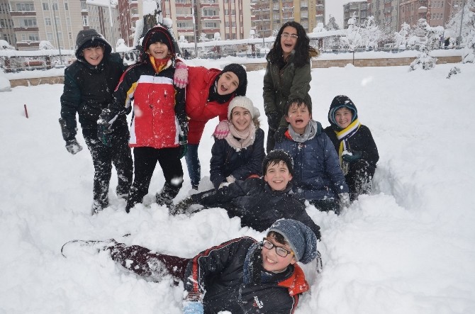Kar En Çok Onları Sevindirdi