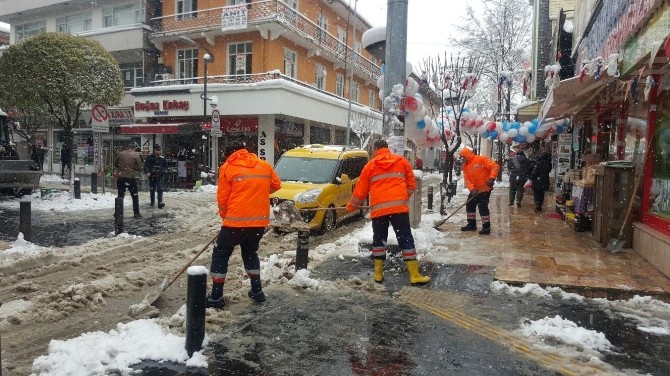 Alışverişin Yoğun Olduğu Alanlarda Temizlik