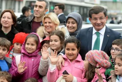 Başbakan Davutoğlu çocukları ofisinde ağırladı