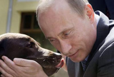 Putin küçük kıza köpek hediye etti