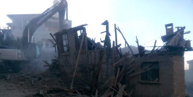 Gemlik’te metruk binalara yıkım
