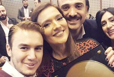 Demet’e Altın Plak