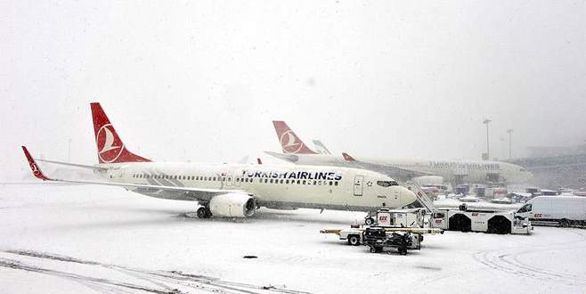 Hava ulaşımına kar engeli