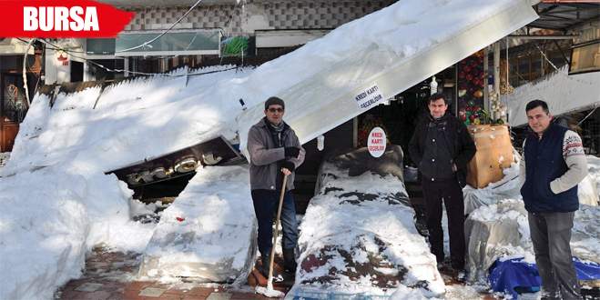 Kar yağışı esnafı kötü etkiledi