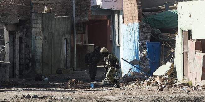 Sur’da art arda saldırı: 11 asker yaralı