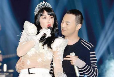 Kraliçeyi kral seçer!