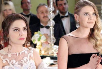 Dizide düşman, sette dost