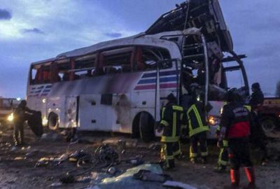 Yolcu otobüsü devrildi: 5 ölü, 25 yaralı