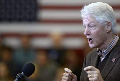 Bill Clinton eşine destek vermek için meydana indi