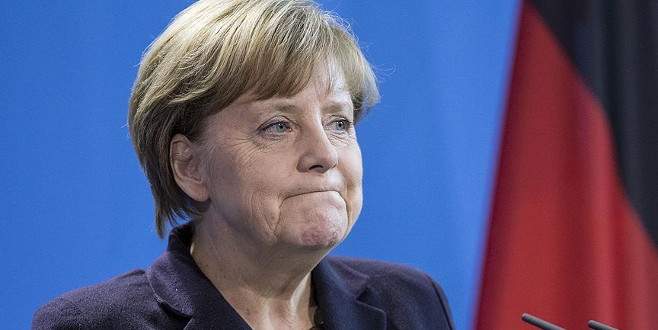 Merkel’in ofisinde şüpheli paket alarmı
