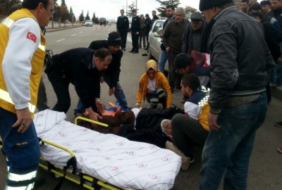 Otomobil Elektrikli Bisiklete Çarptı: 1 Yaralı