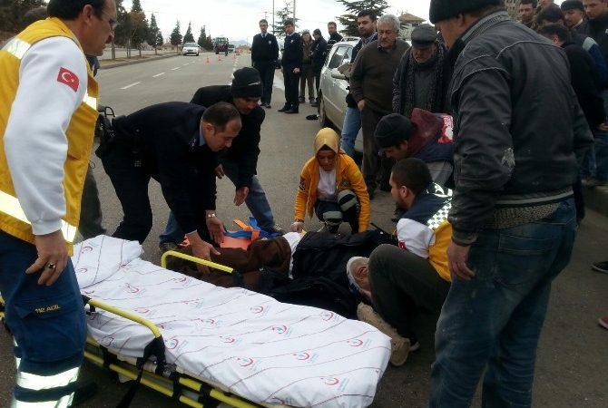 Karaman’da otomobilin kavşakta elektrikli bisiklete çarpması sonucu meydana gelen trafik