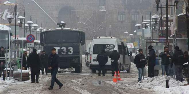 Kadın öğretmen teröristler tarafından evinde başından vuruldu