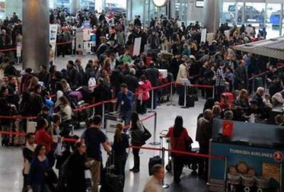 Sınırdışı edilen bebek uçakta öldü