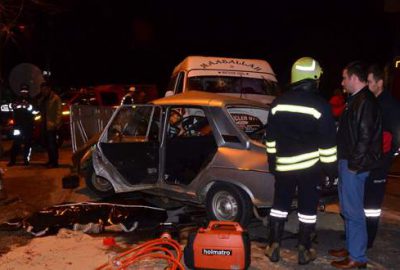 Otomobille minibüs kavşakta çarpıştı: 4 ölü, 4 yaralı