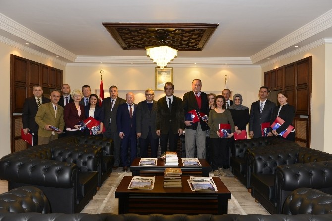 2015 Yılında Üstün Başarılara İmza Atan Personel Ödüllendirildi 2015 Yılında Üstün Başarılara İmza Atan Personel Ödüllendirildi