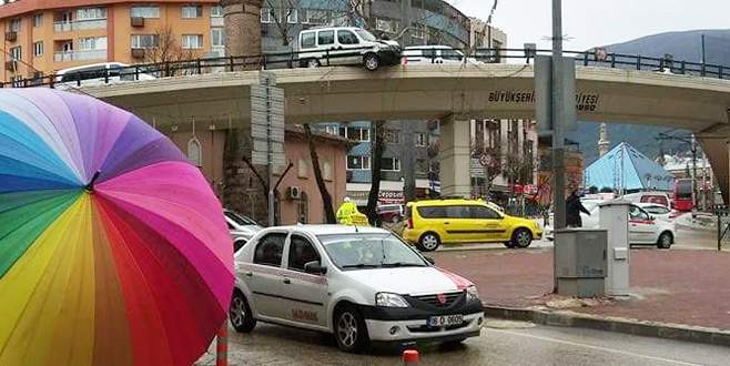 Köprüde faciayı demirler engelledi