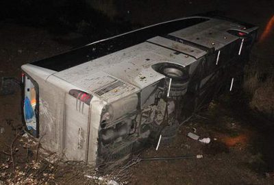 Kaçakları taşıyan otobüs otomobille çarpıştı: 4 ölü, 30 yaralı