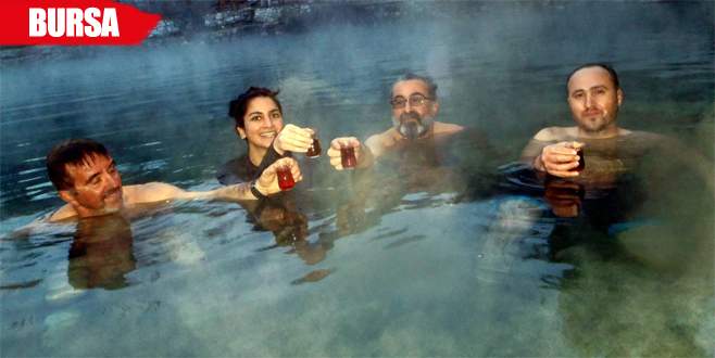 Eksi 10 derece kar altında çay keyfi