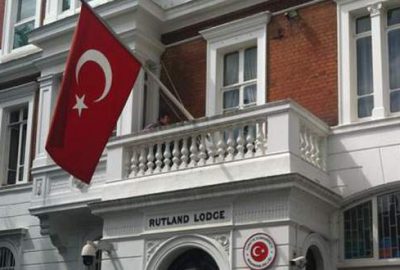 Londra’daki Türk diplomatlara maaş şoku
