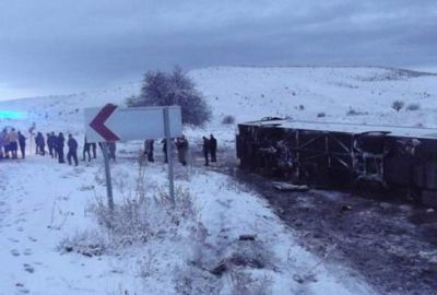 Otobüs devrildi: 26 yaralı