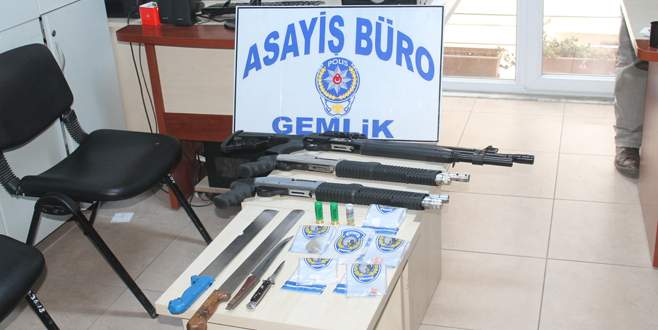 Bursa’da baskında uyuşturucu ve silah ele geçirildi