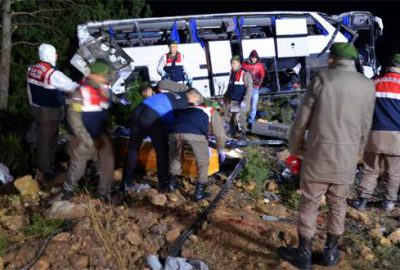 Göçmenleri taşıyan otobüs devrildi: 8 ölü, 42 yaralı