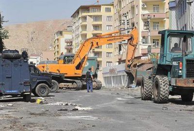 Diyarbakır’da belediyelerin iş makinelerine el konuldu