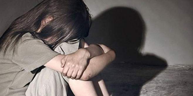 12 yaşındaki kızına fuhuş yaptıran anne tutuklandı