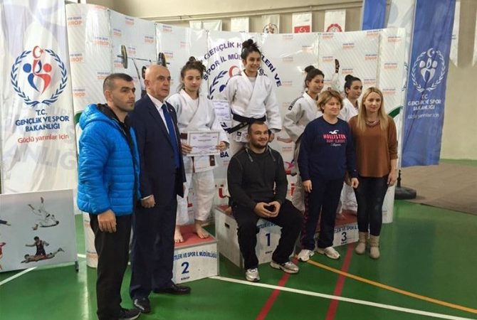 Bartın Judo Takımı Sinop ilinde yapılan Anadolu Yıldızlar Ligi Judo