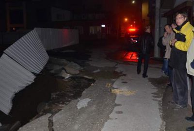 Bursa’da çöken yol mahalleliyi korkuttu