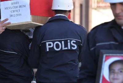 Şehit polis memuru ve kızı için tören
